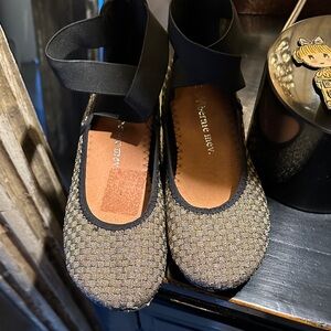 bernie mev. Black Woven Flats with Ankle Strap